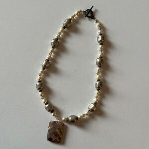 Pearl Chain With A Powerful Pendant Necklace J28